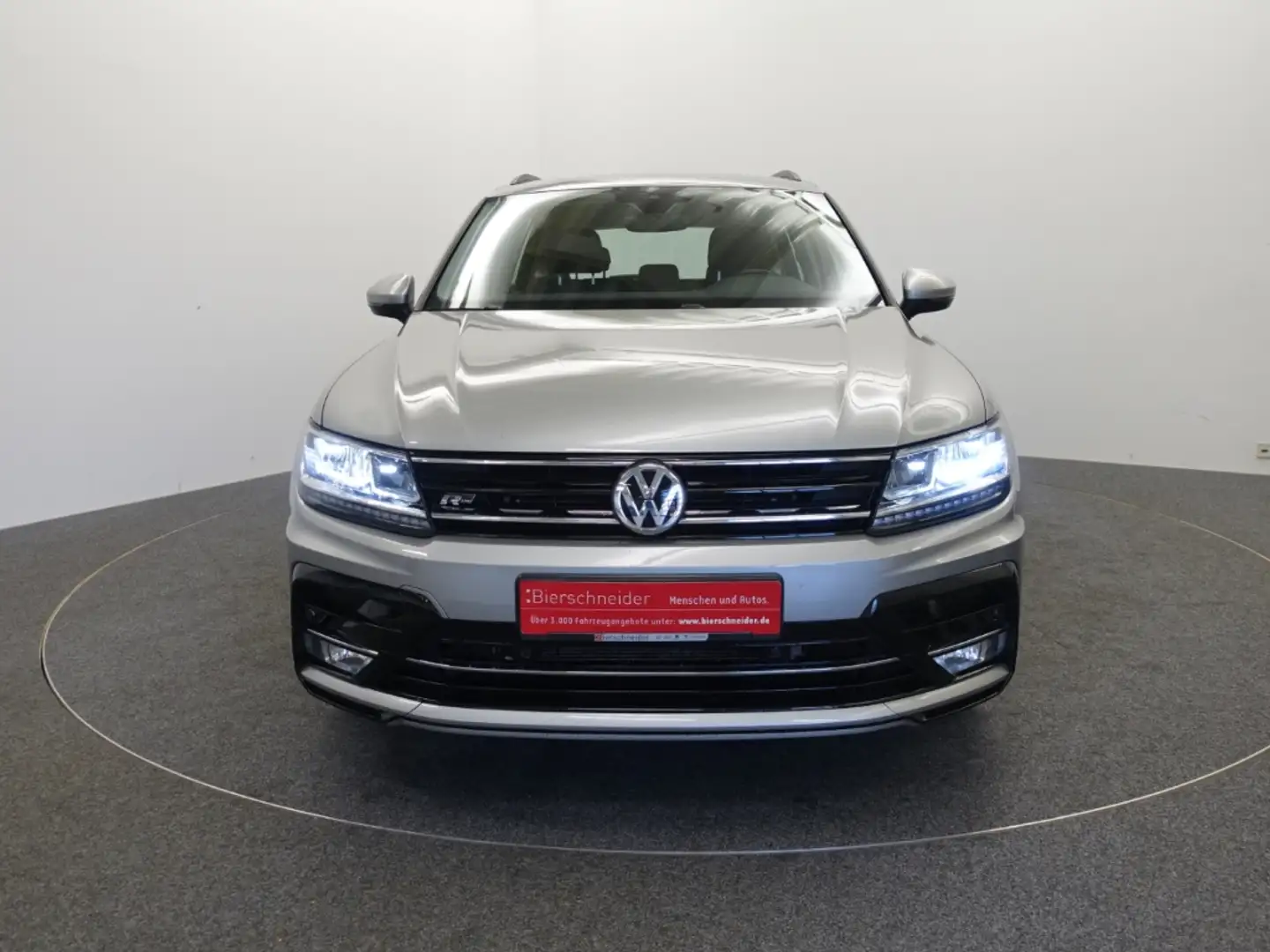 Volkswagen Tiguan 2.0 TDI DSG 4Mo. R-Line LED 19 AHK ACC Silber - 2