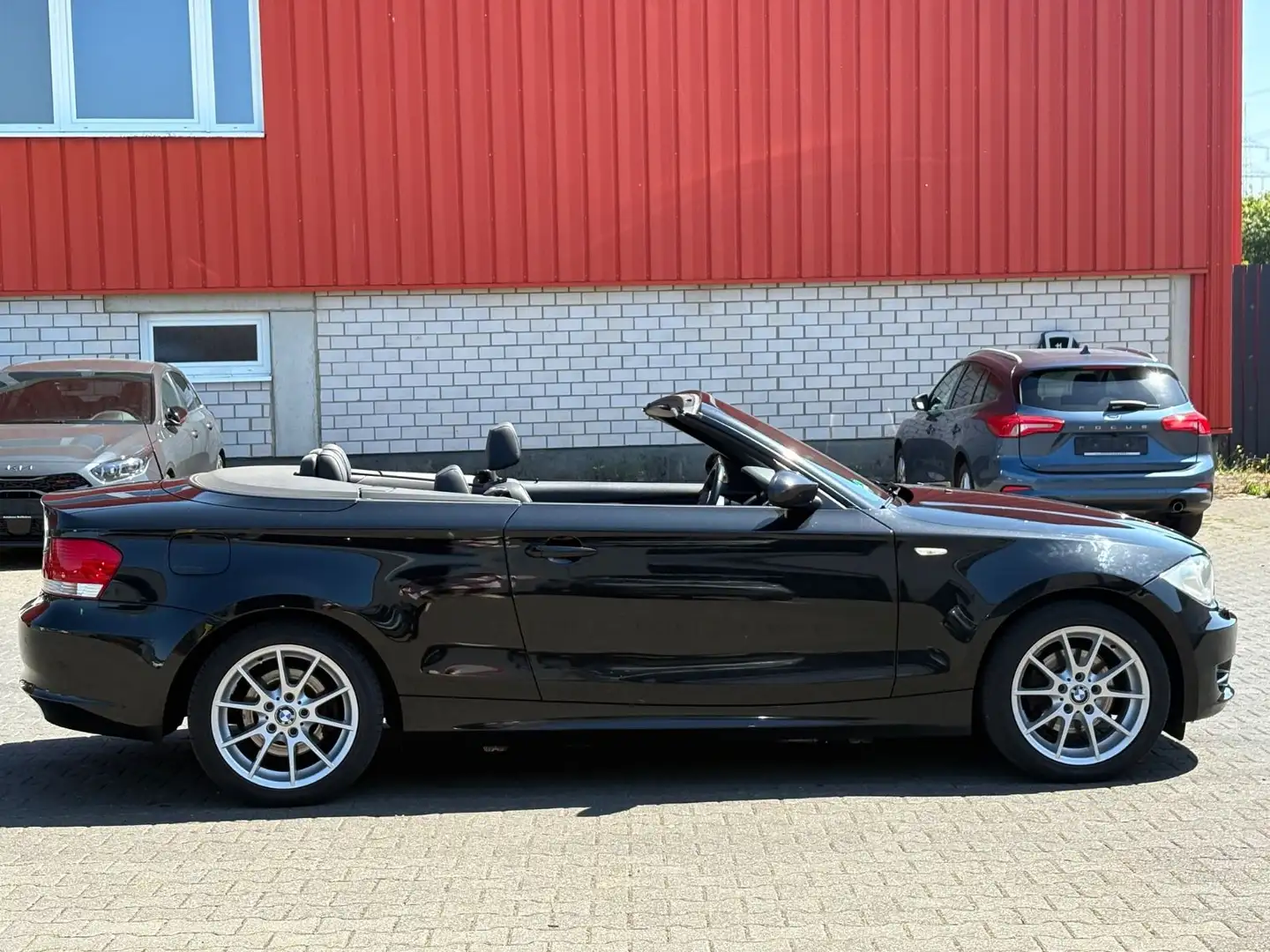 BMW 120 d Cabrio Leder 1Hand 180 PS Schwarz - 2