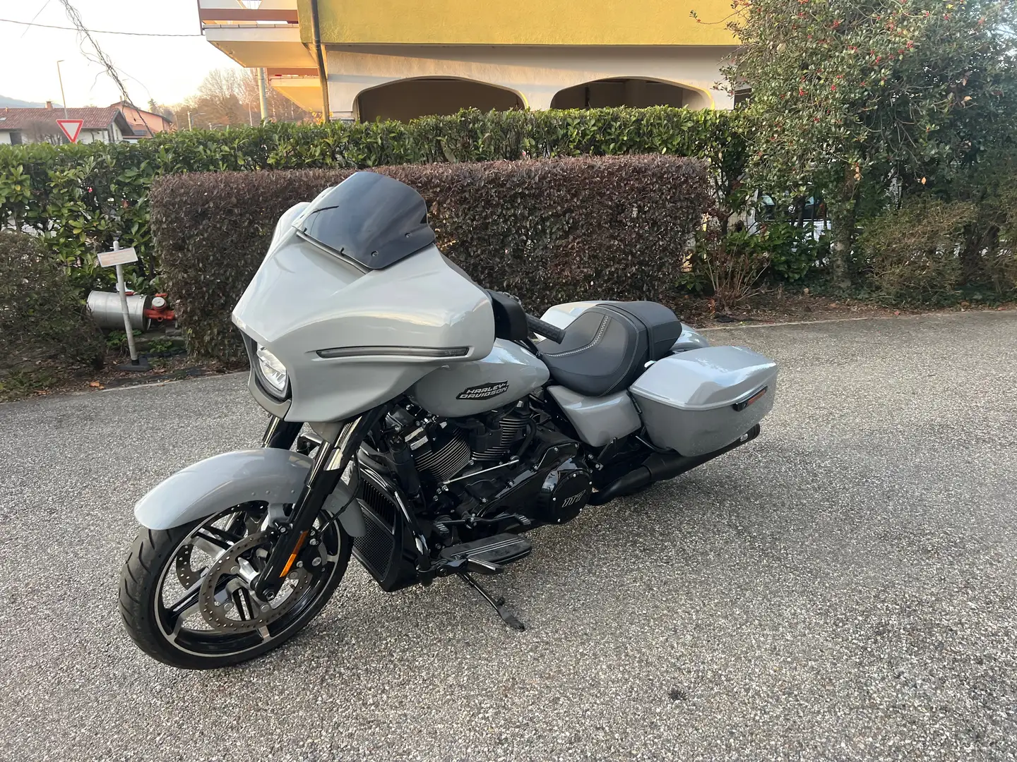 Harley-Davidson Street Glide Street Glide 117 Šedá - 1