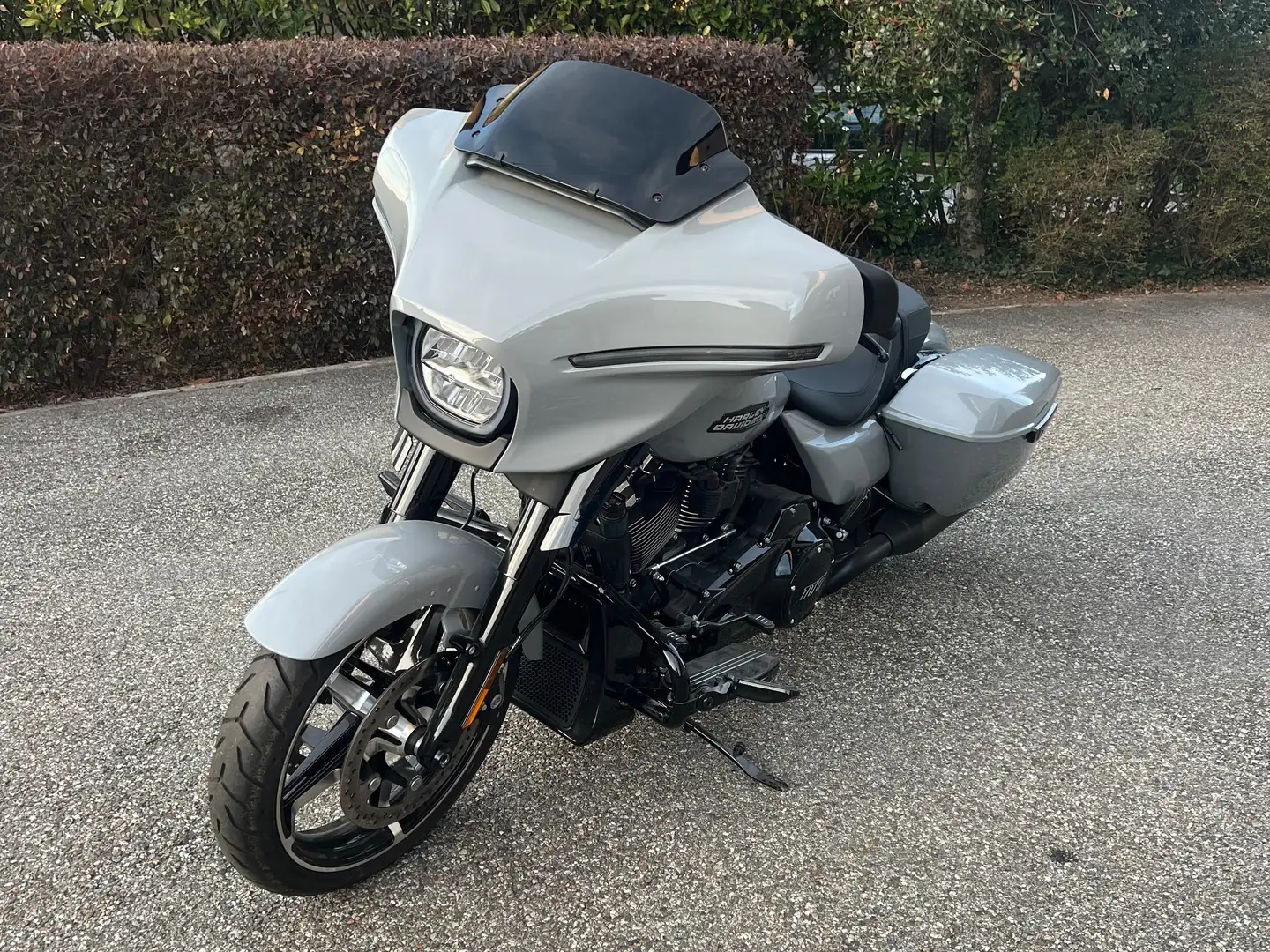 Harley-Davidson Street Glide Street Glide 117 Šedá - 2
