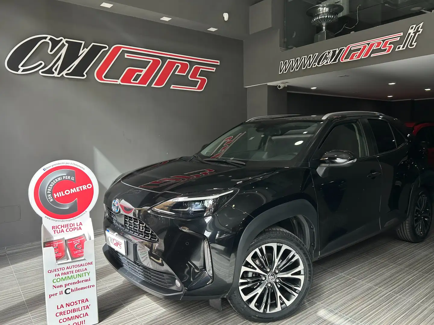 Toyota Yaris Cross 1.5h Hybrid 116cv e-cvt auto Lounge Tetto ITALIANA Nero - 1