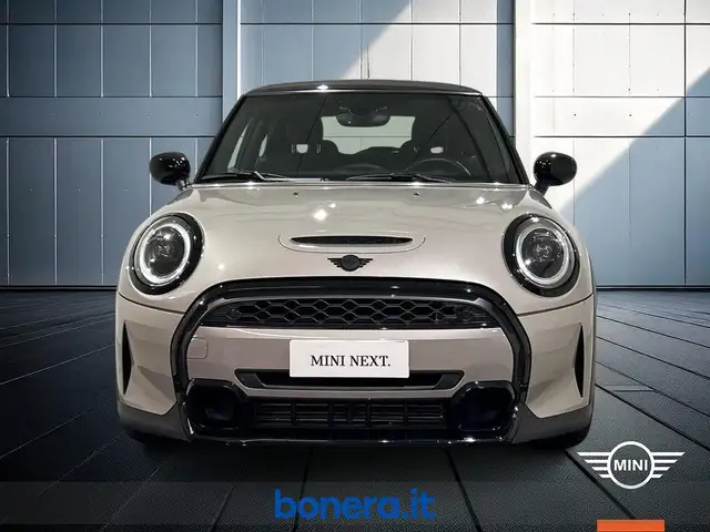 Mini Hatch view 3