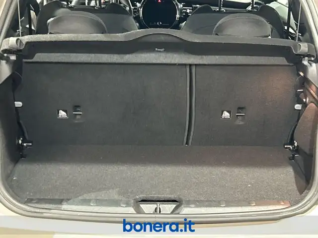 Mini Hatch view 13