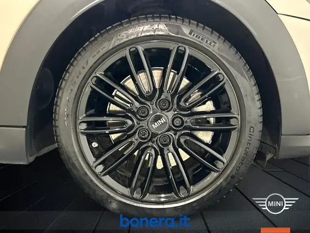 Mini Hatch view 12