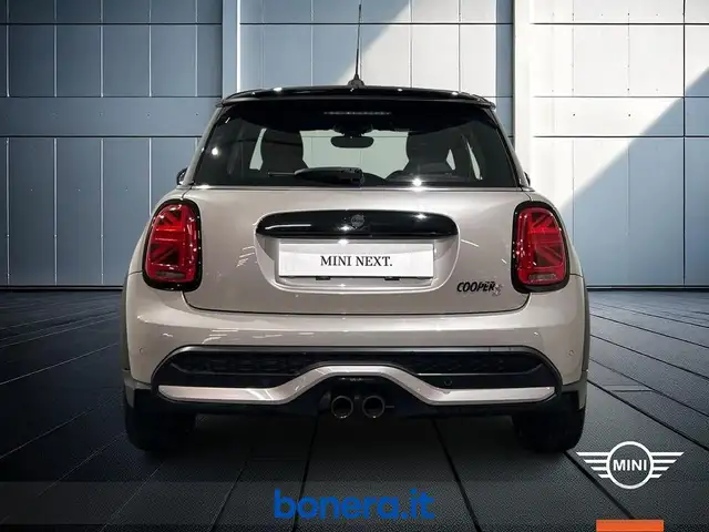 Mini Hatch view 7