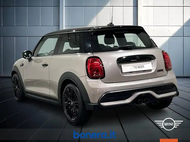 Mini Hatch view 8