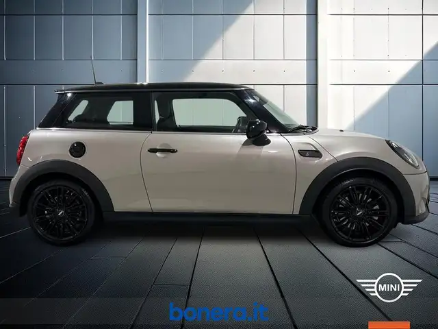 Mini Hatch view 5