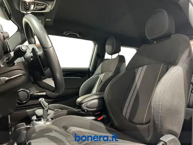 Mini Hatch view 14