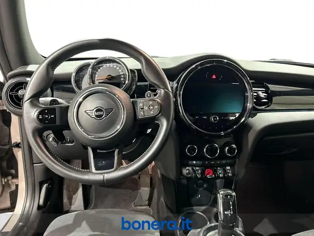 Mini Hatch view 15