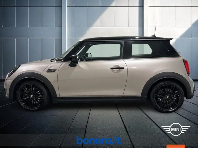 Mini Hatch view 9