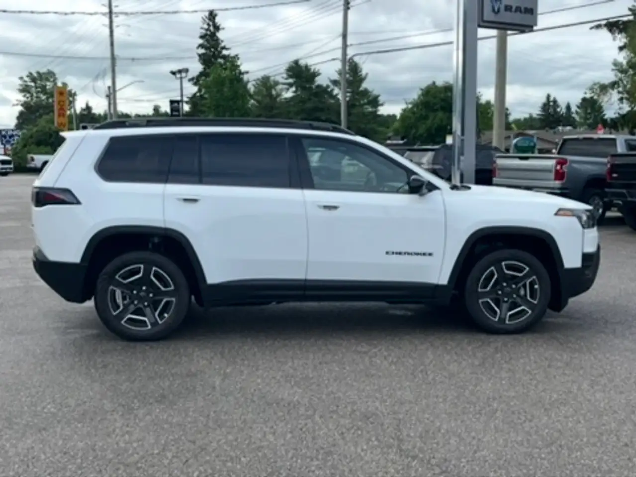 Jeep Cherokee снимка Jeep Cherokee