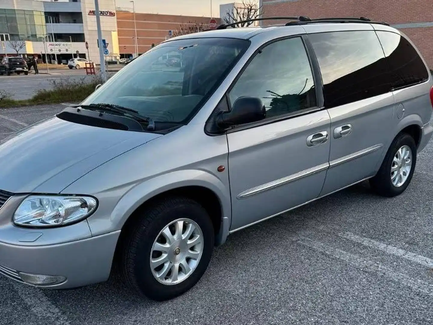 Chrysler Voyager Voyager III 2001 2.5 crd LX Silber - 1