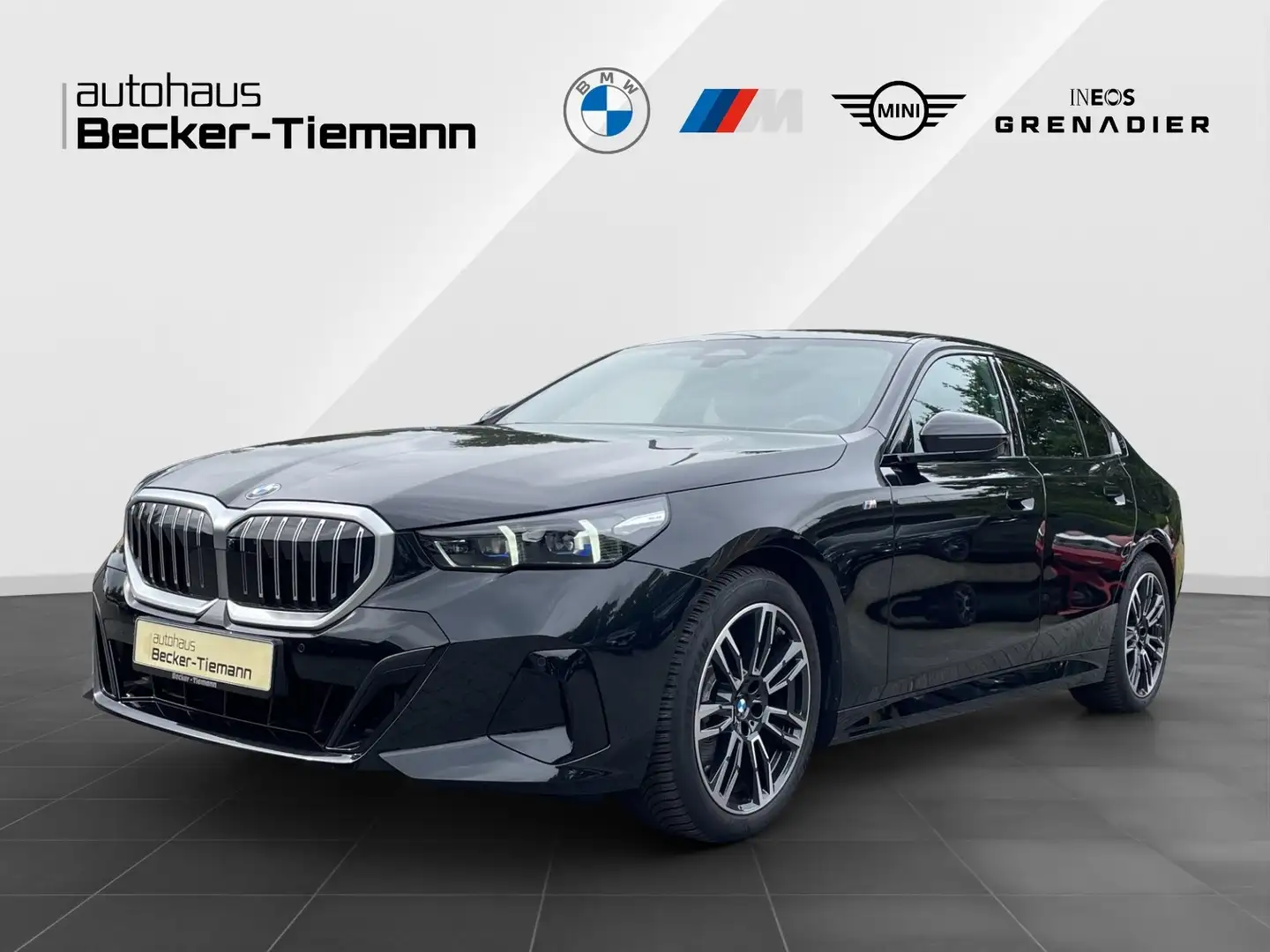BMW 520 d xDrive Limousine/ M Sport/ DrivAss+/ ParkAss+/ A Zwart - 1