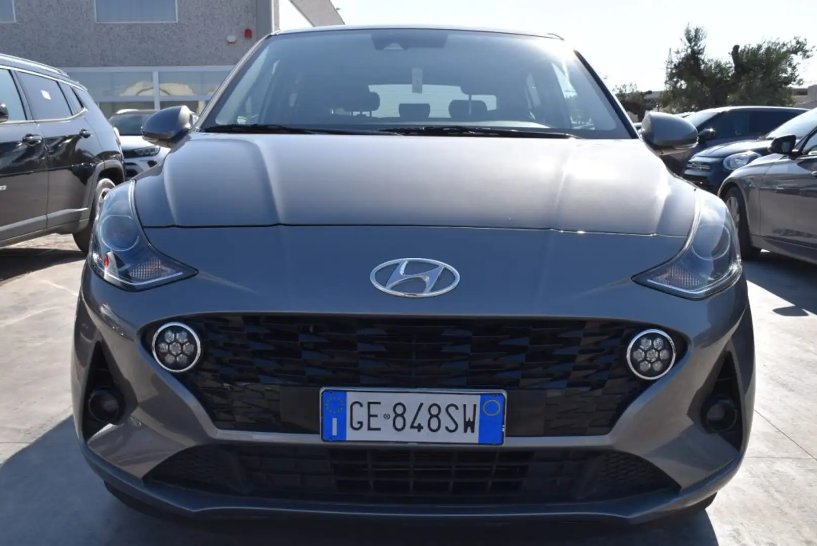 Hyundai i10 1.0 MPI Prime *TELECAMERA, NAVIGATORE* Grigio - 2