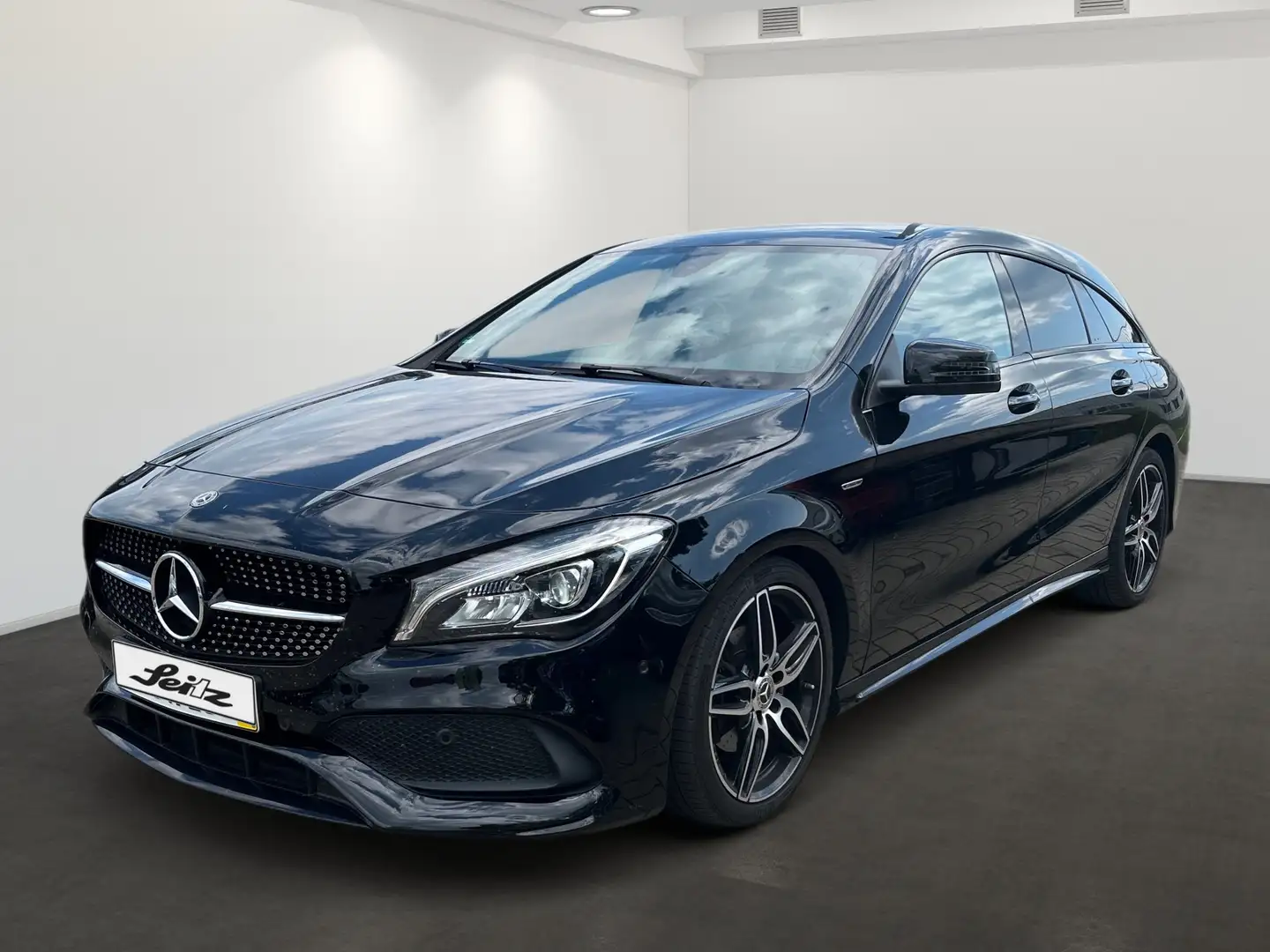 Mercedes-Benz CLA 200 Shooting Brake LED. Navi. Panorama-Schiebedach Noir - 2