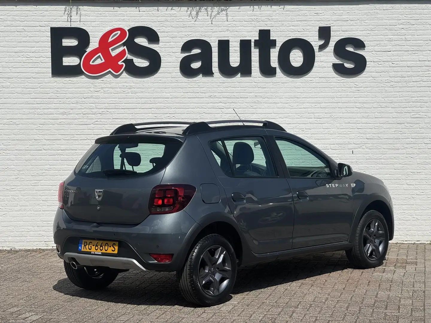 Dacia Sandero 0.9 TCe SL Stepway Automaat 1e Eig Camera Navigati Grijs - 2