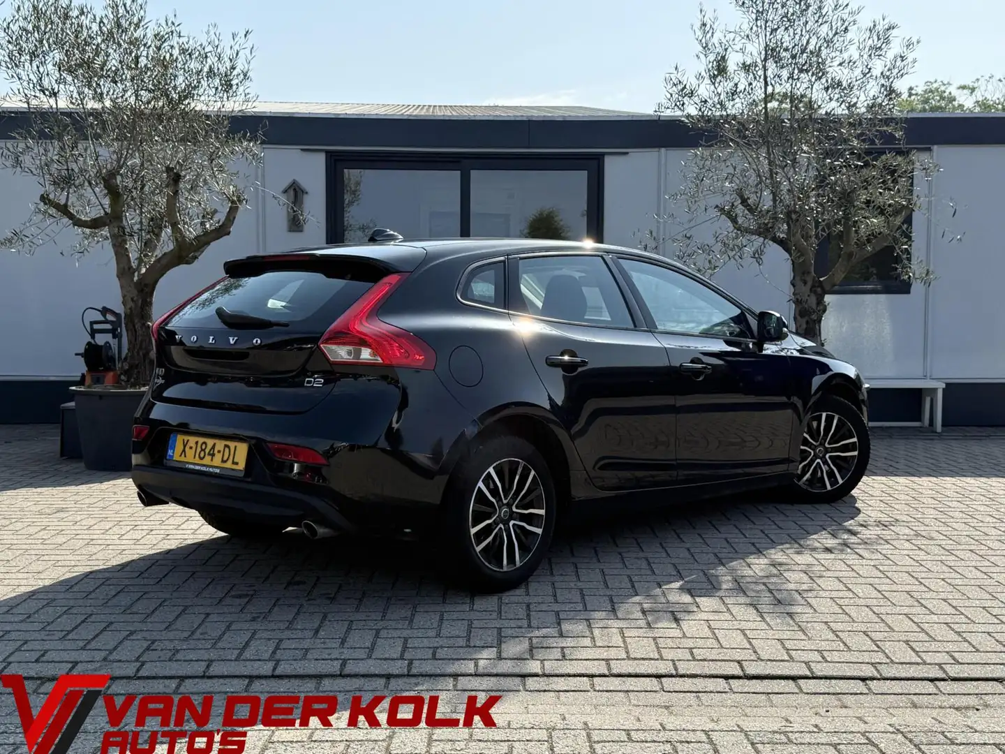 Volvo V40 2.0 D2 Inscription LED Camera Navi Cruise Climate Noir - 2
