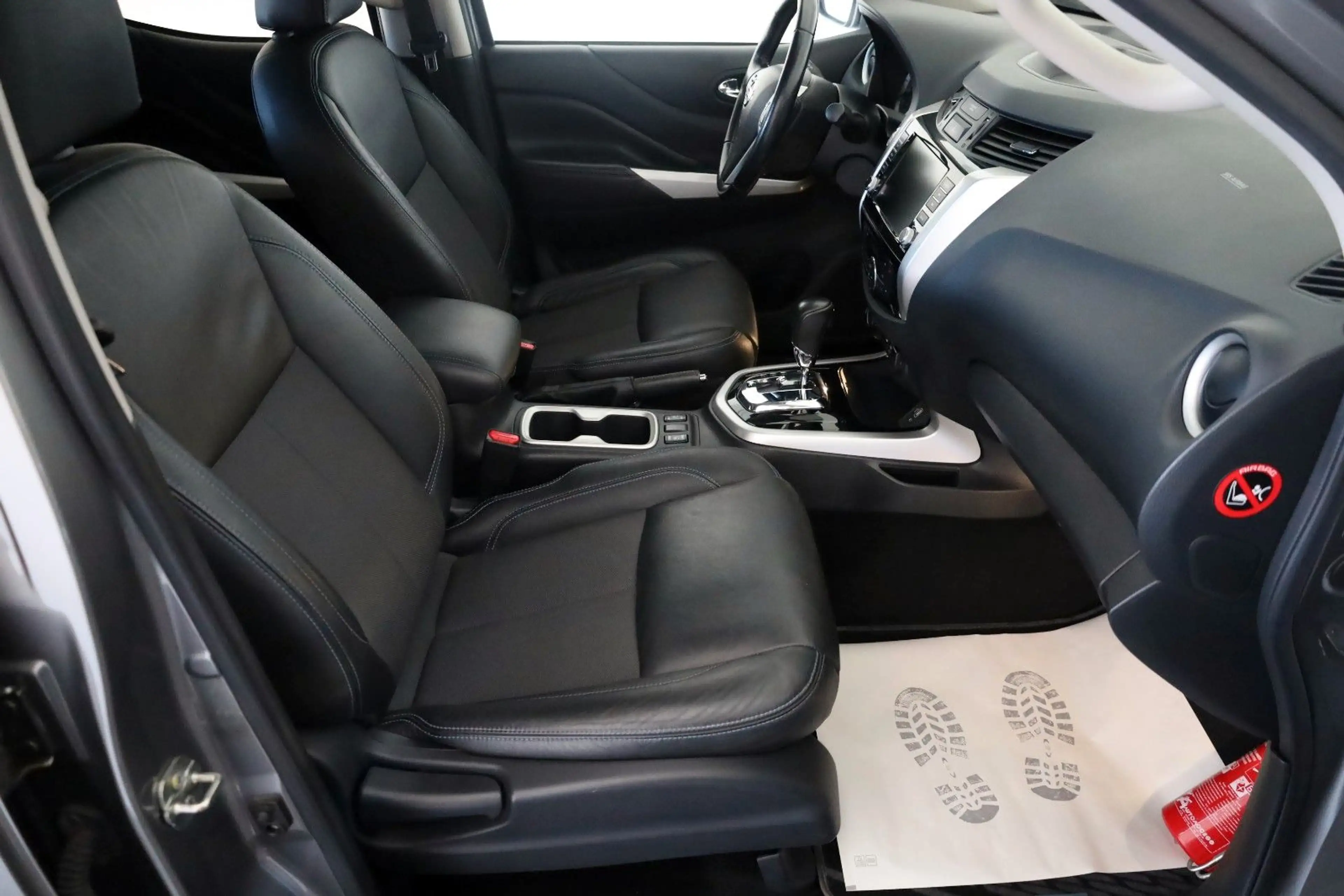 Nissan Navara N-Guard DoCa 4x4 Leder,Navi,LED,SH,SD,360 — photo 4