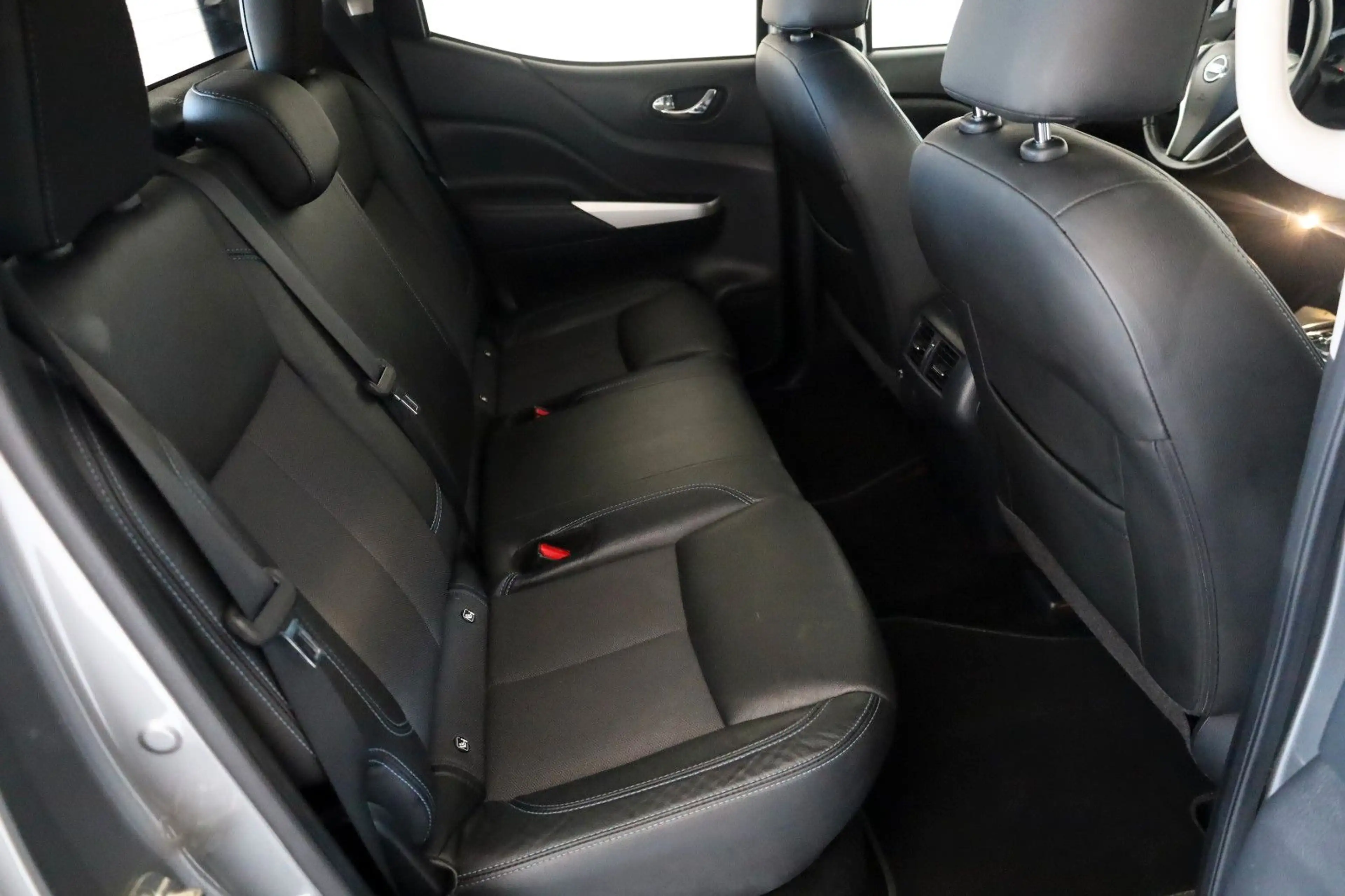 Nissan Navara N-Guard DoCa 4x4 Leder,Navi,LED,SH,SD,360 — photo 7