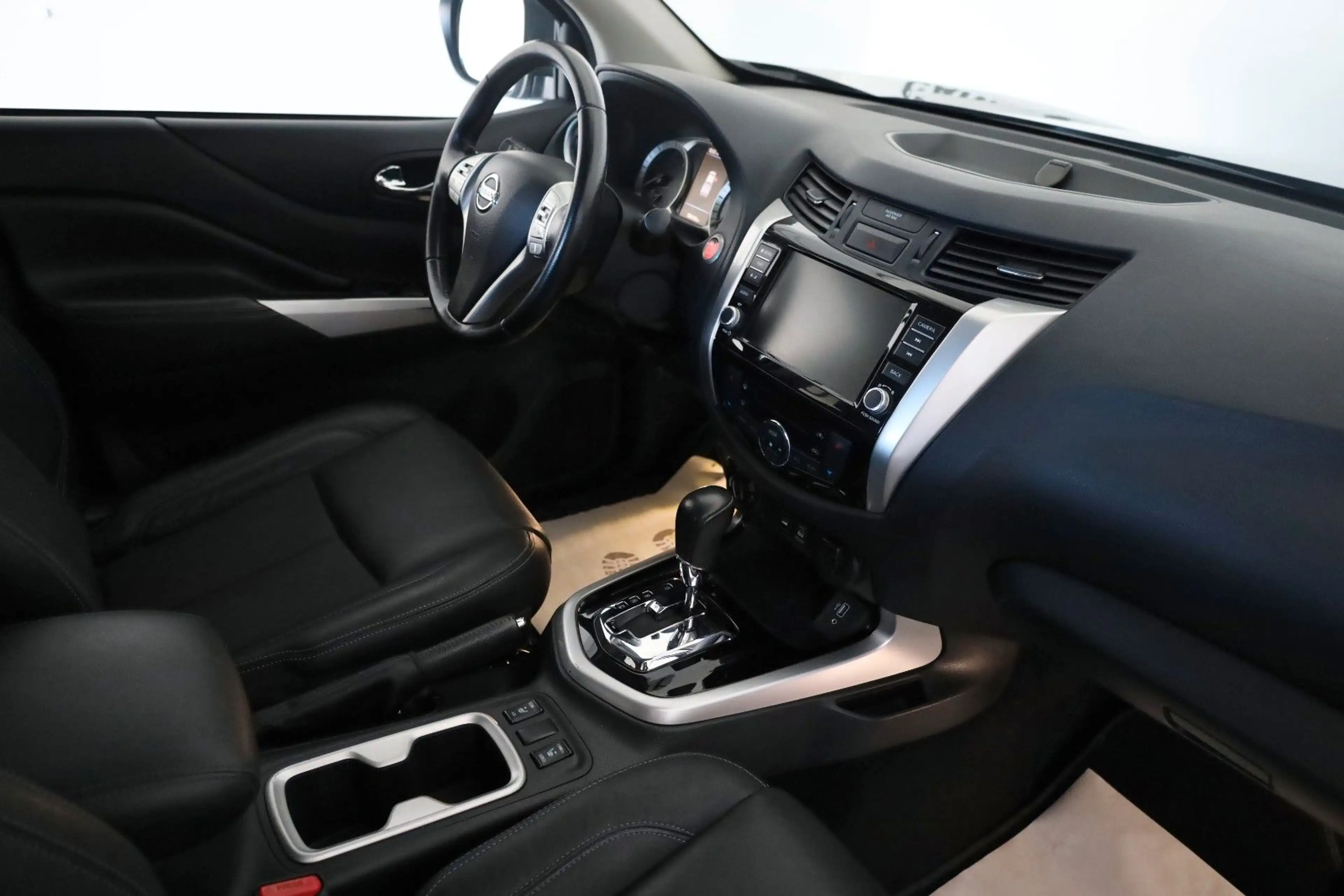 Nissan Navara N-Guard DoCa 4x4 Leder,Navi,LED,SH,SD,360 — photo 3