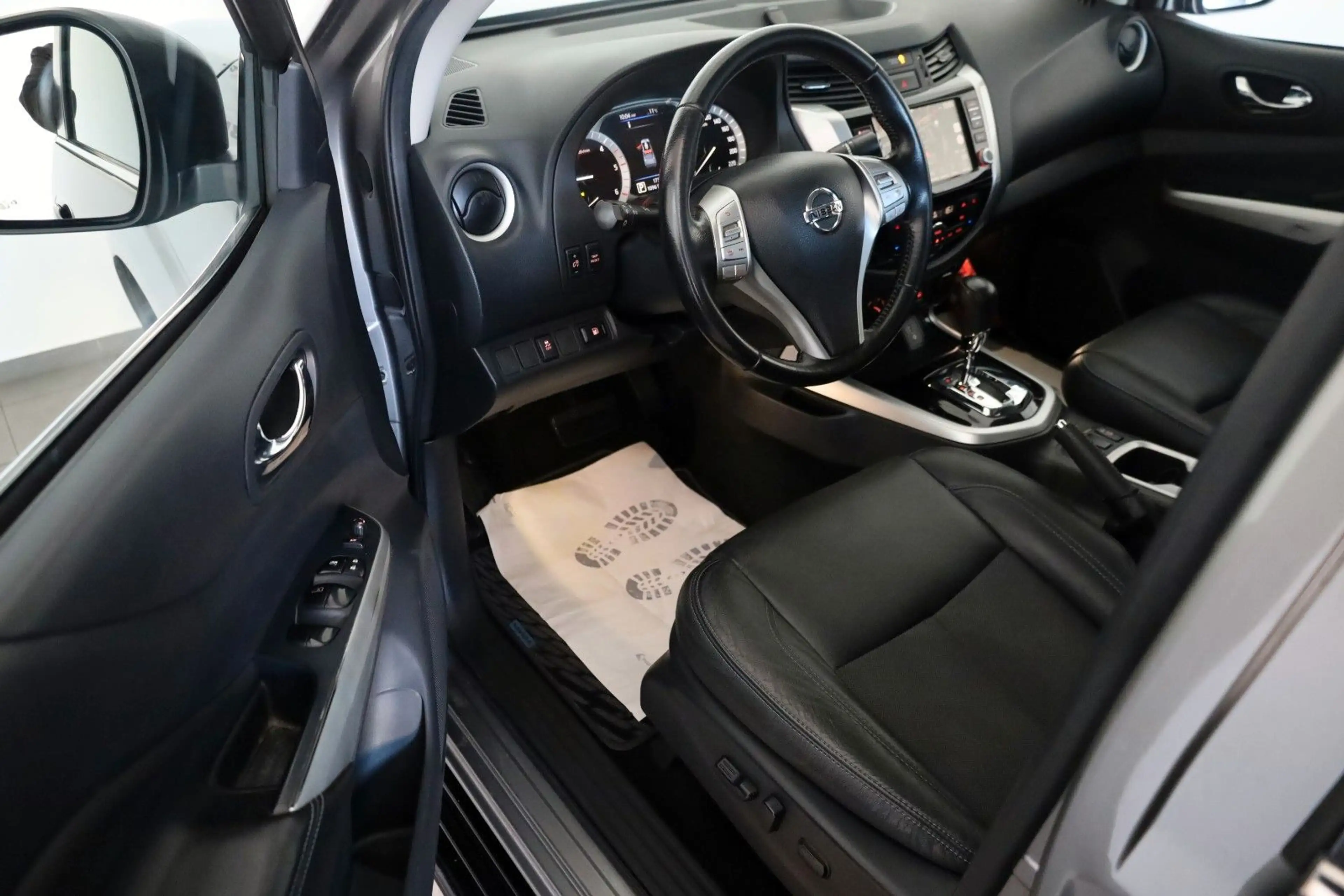 Nissan Navara N-Guard DoCa 4x4 Leder,Navi,LED,SH,SD,360 — photo 10