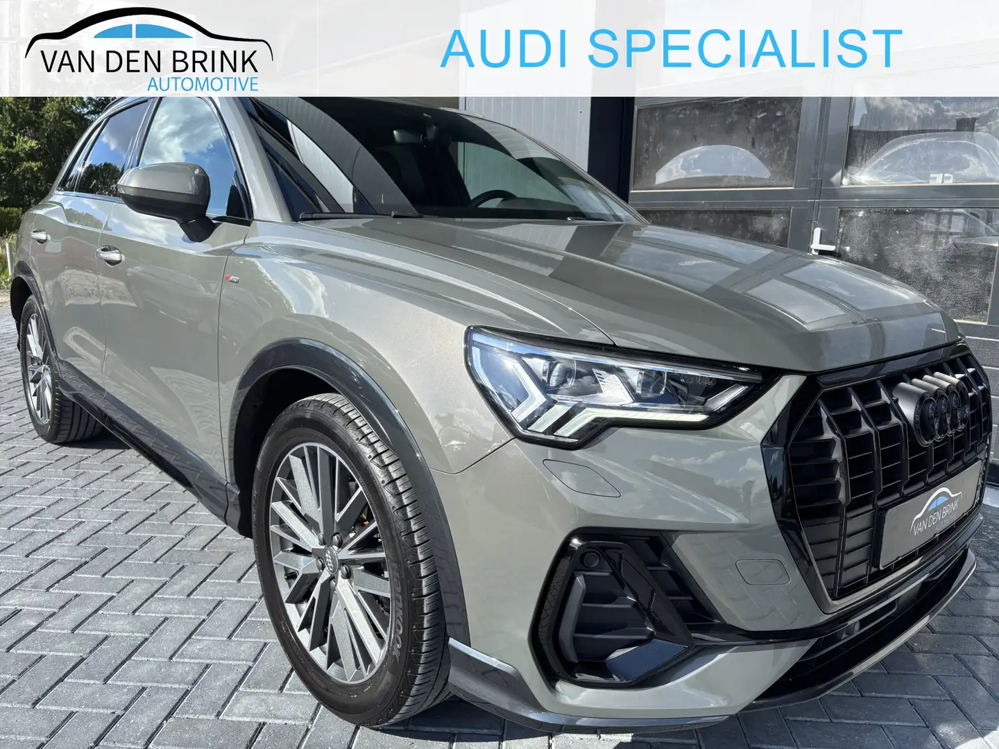 Audi Q3 35 TFSI S-line Black Leder Sfeer CarPlay Grijs - 1