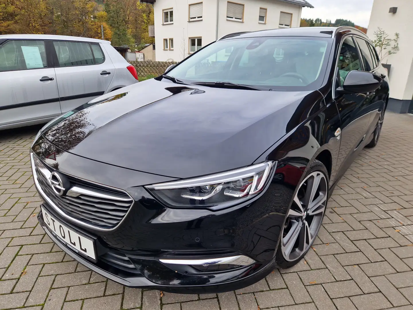 Opel Insignia Innovation Schwarz - 2