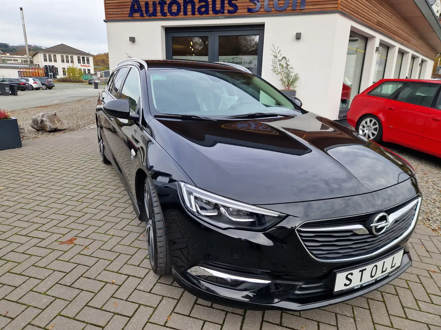 Opel Insignia Innovation Schwarz - 1