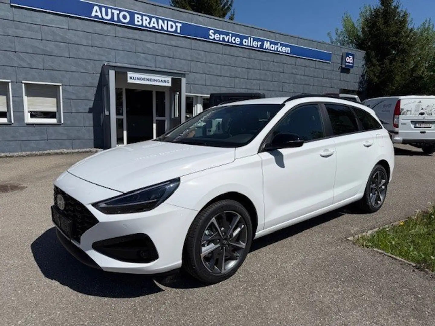 Hyundai i30 Kombi 1,5 DPI Go! Plus Weiß - 1