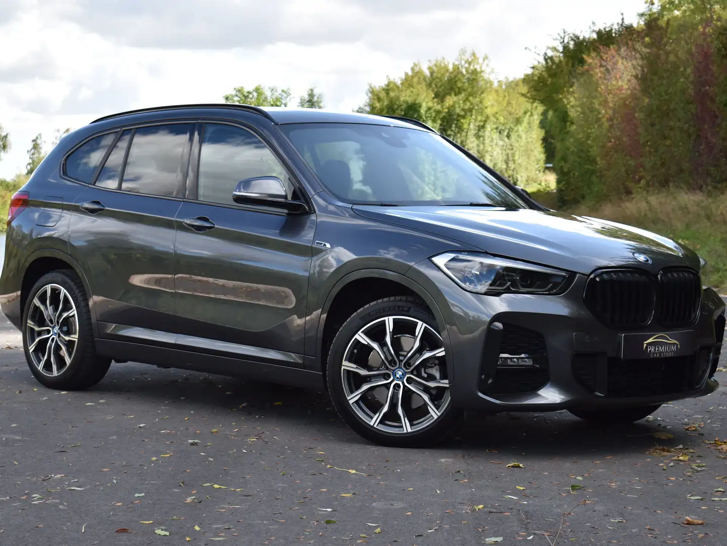 BMW X1 25e XDRIVE M-SPORT|19|LED|CARPLAY|TREKHAAK|CAMERA Grijs - 1