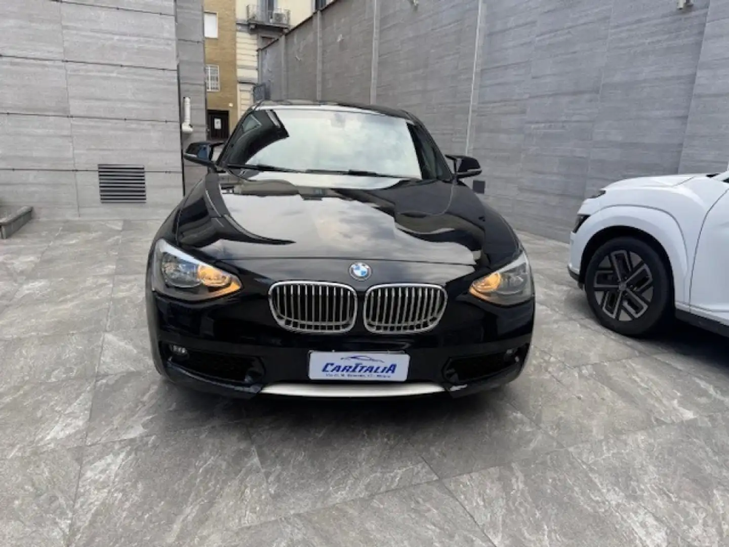 BMW 114 i 5p. Urban Schwarz - 2