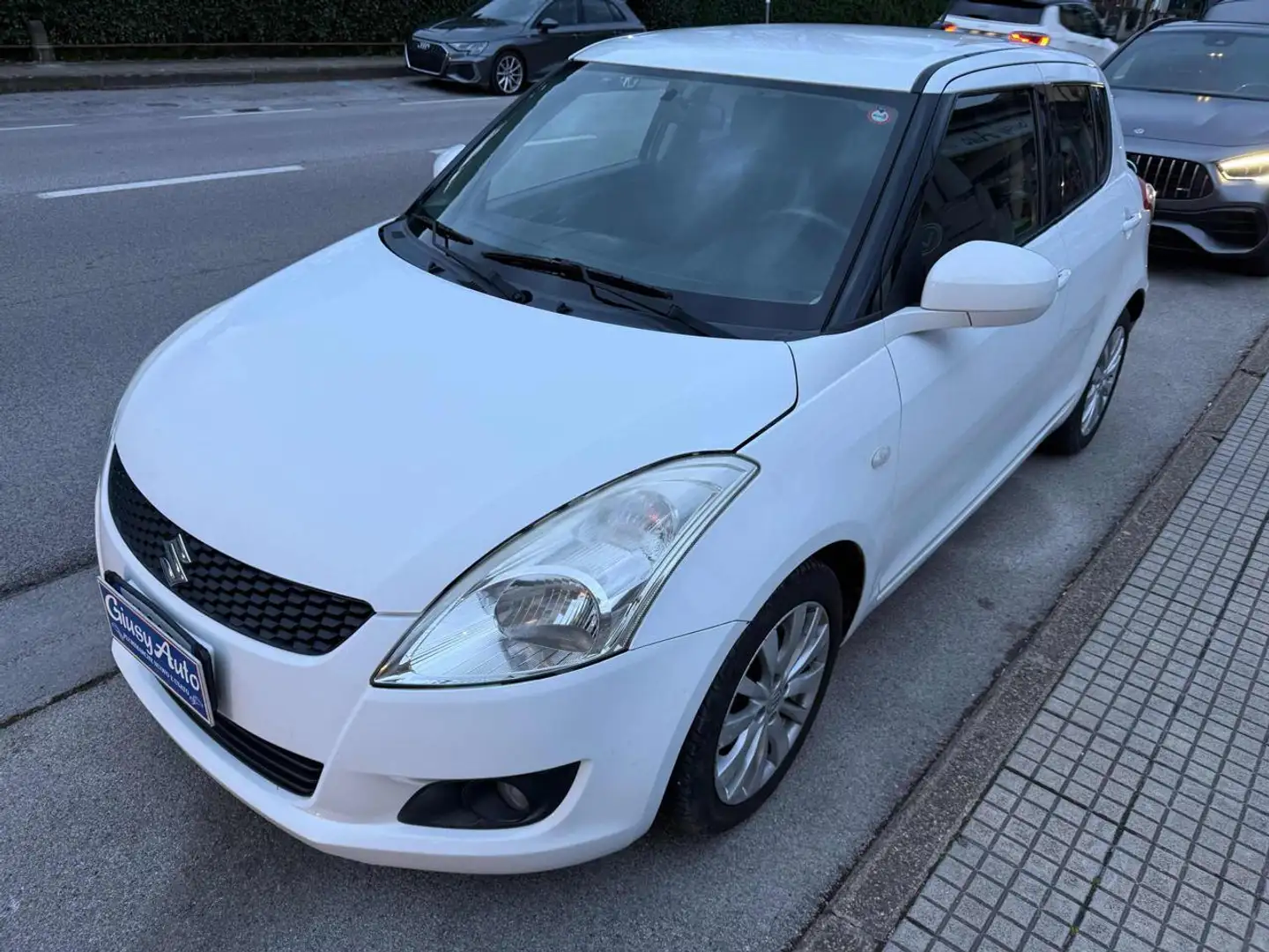 Suzuki Swift 1.2 VVT 5 porte Cambio Automatico Bianco - 1