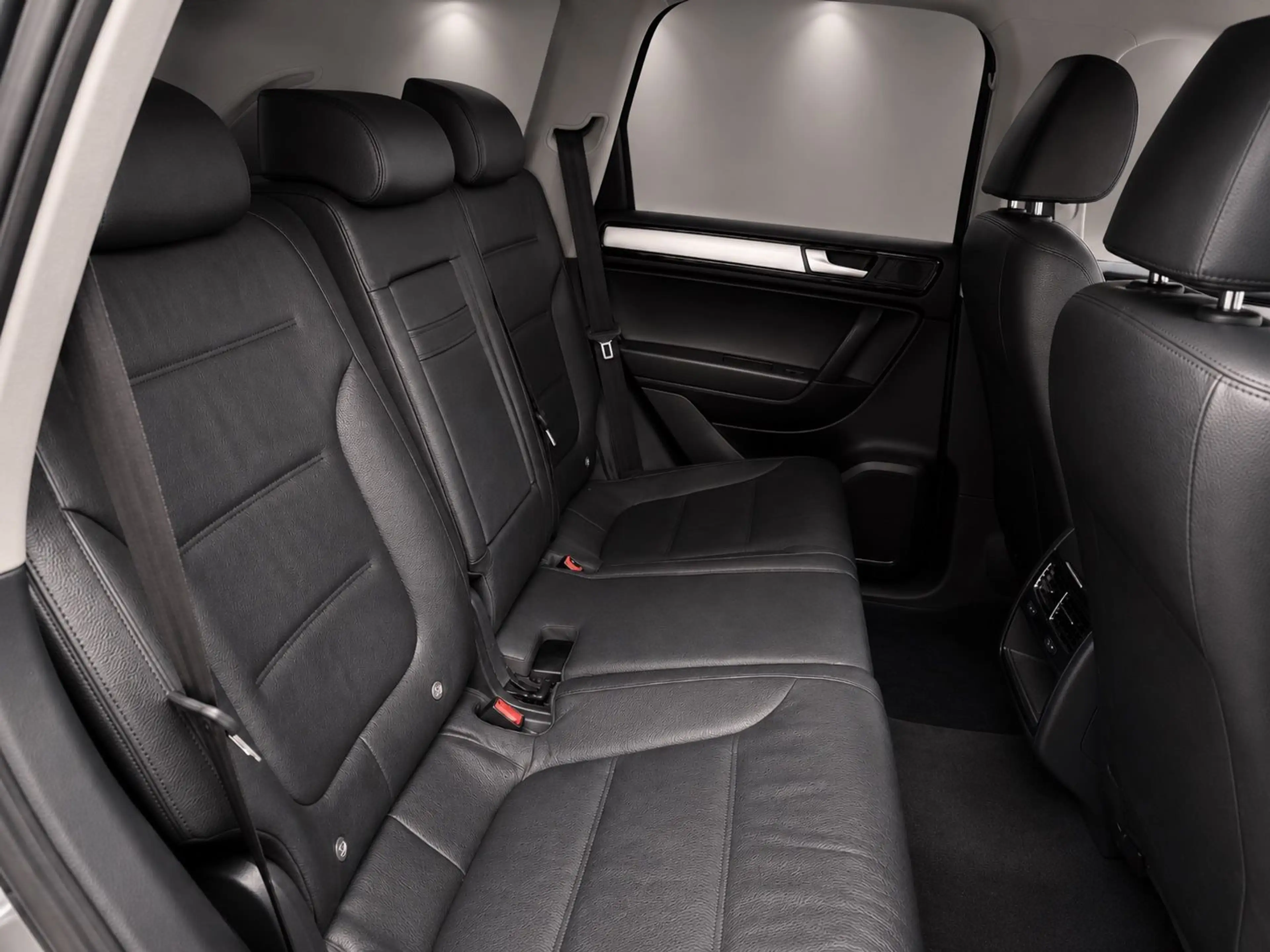 Volkswagen Touareg V6 TDI/AHK/RFK/Standheizung/Luftfederung — photo 11
