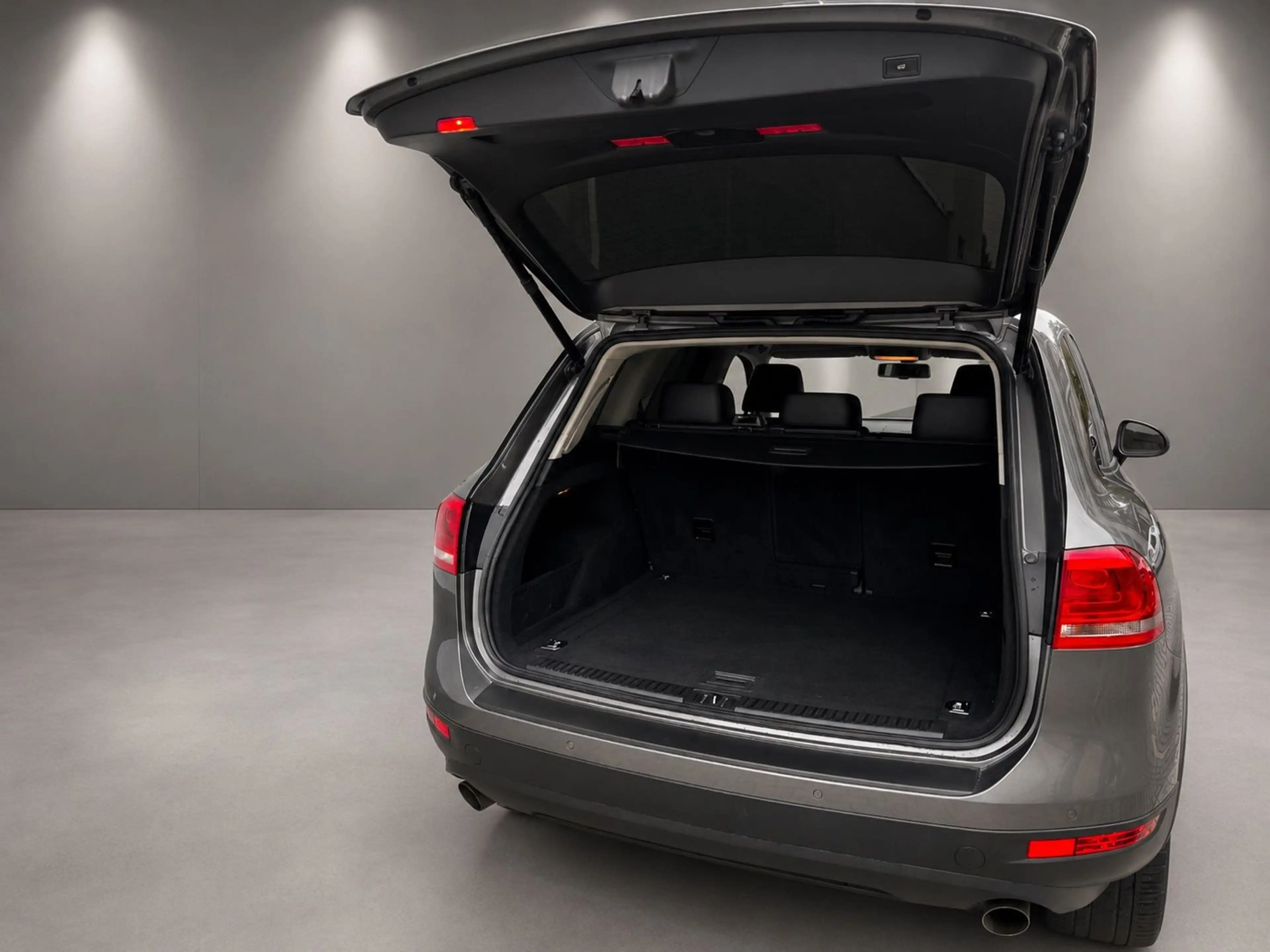 Volkswagen Touareg V6 TDI/AHK/RFK/Standheizung/Luftfederung — photo 14