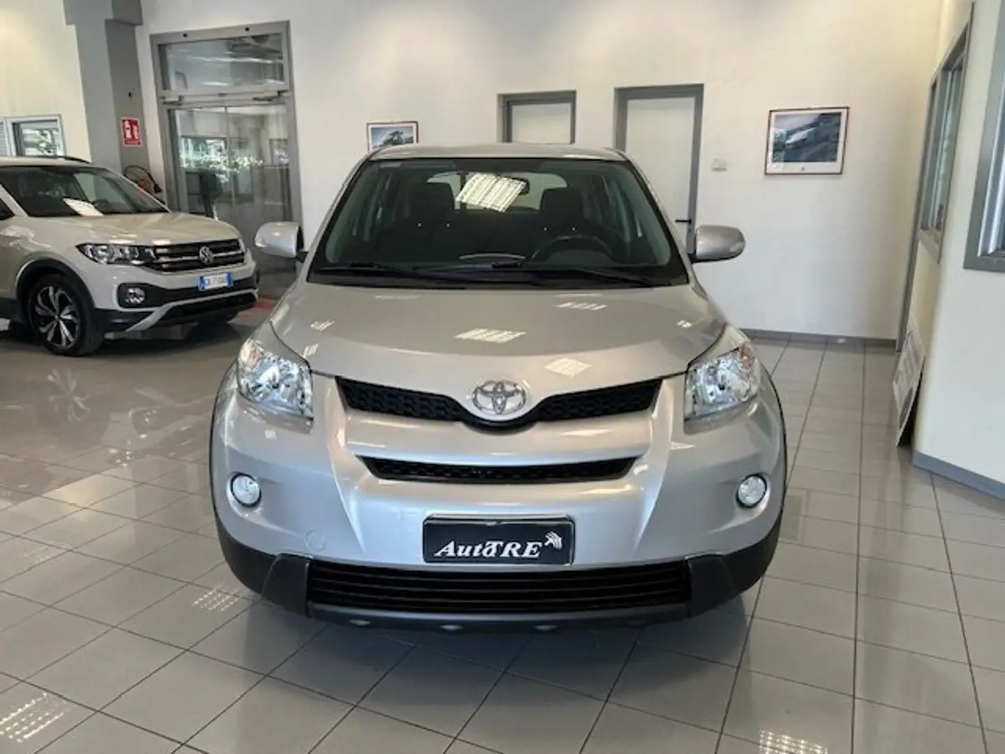 Toyota Urban Cruiser Urban Cruiser 1.4 d-4d Sol Awd Argintiu - 2