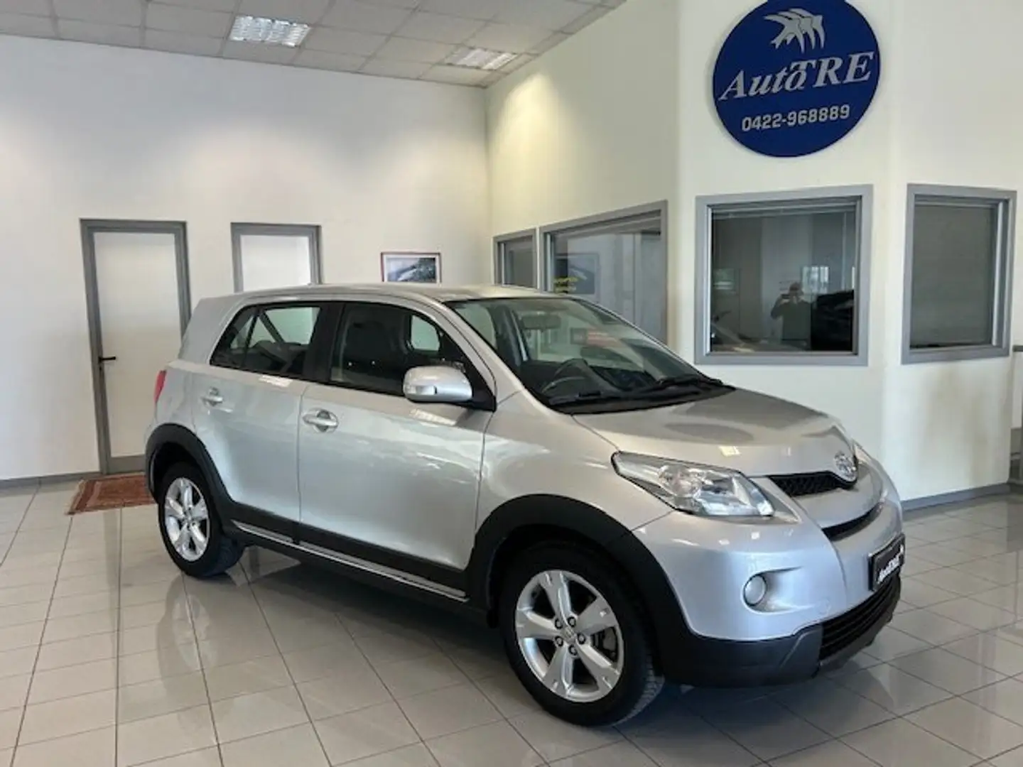 Toyota Urban Cruiser Urban Cruiser 1.4 d-4d Sol Awd Argintiu - 1