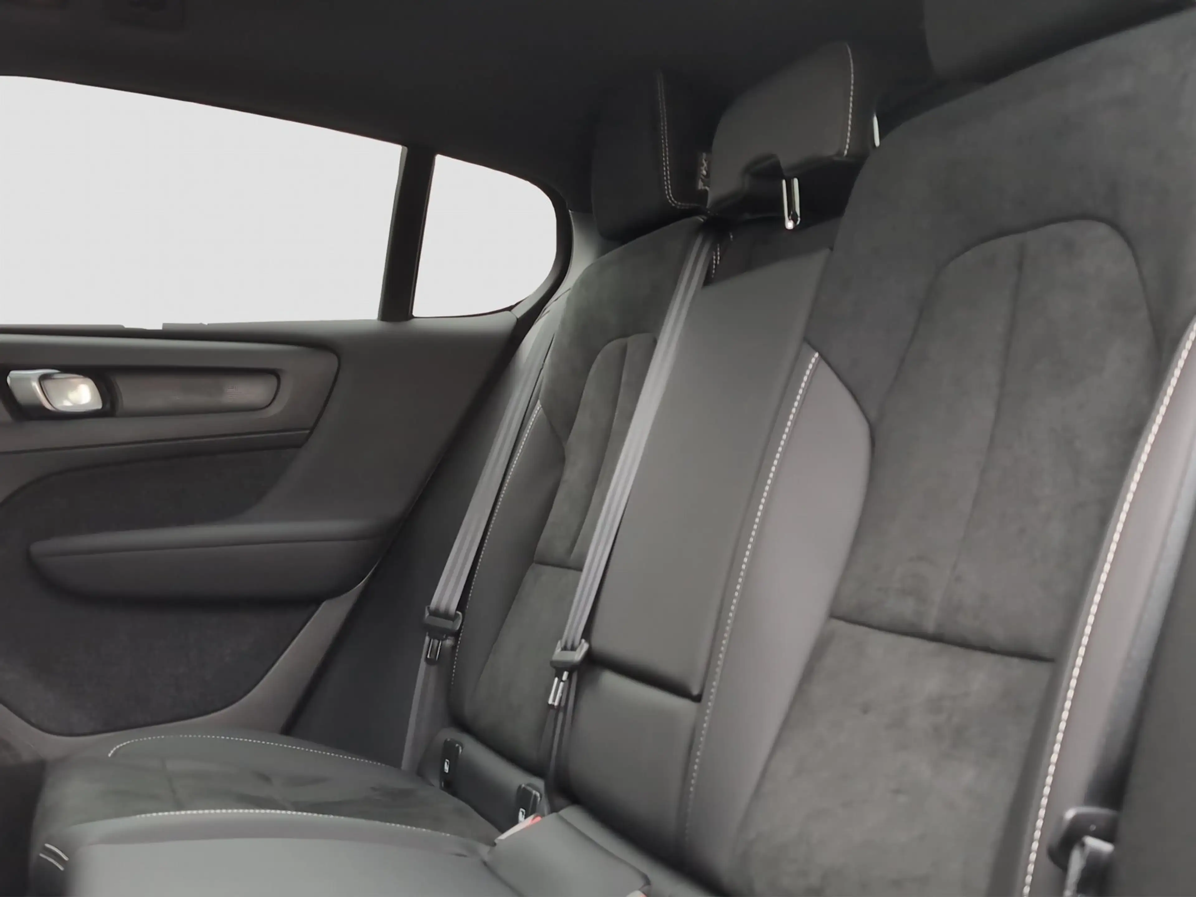 Volvo C40 +Recharge+Single+Motor+Ultimate+Standhz+360°K — photo 11