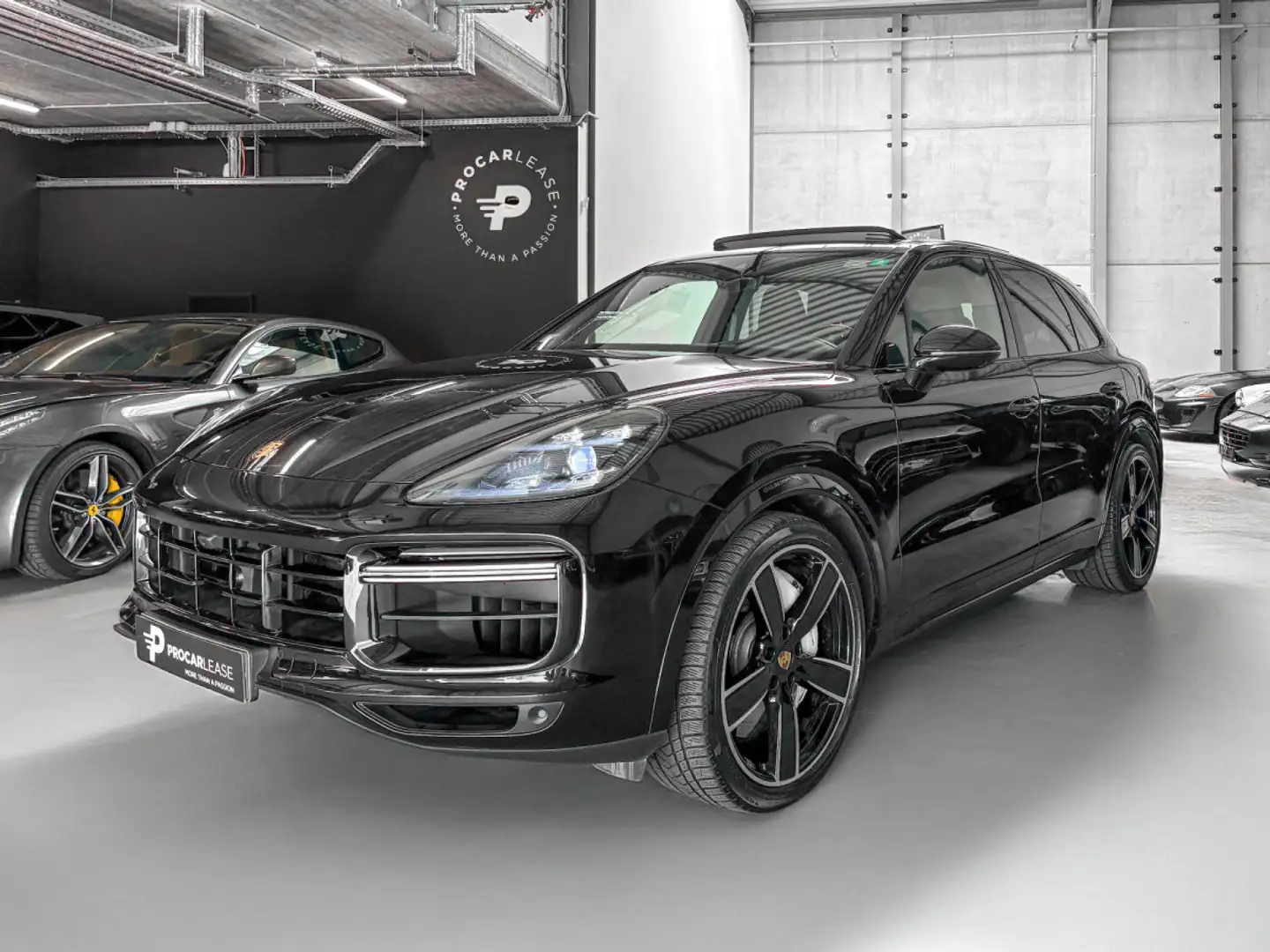 Porsche Cayenne Cayenne Turbo/21/PANO/360°/SPORT CH Noir - 1