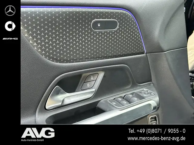 Mercedes-Benz GLB view 9