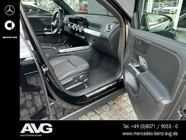 Mercedes-Benz GLB view 12