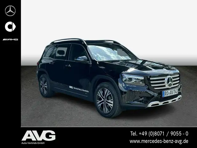 Mercedes-Benz GLB view 3