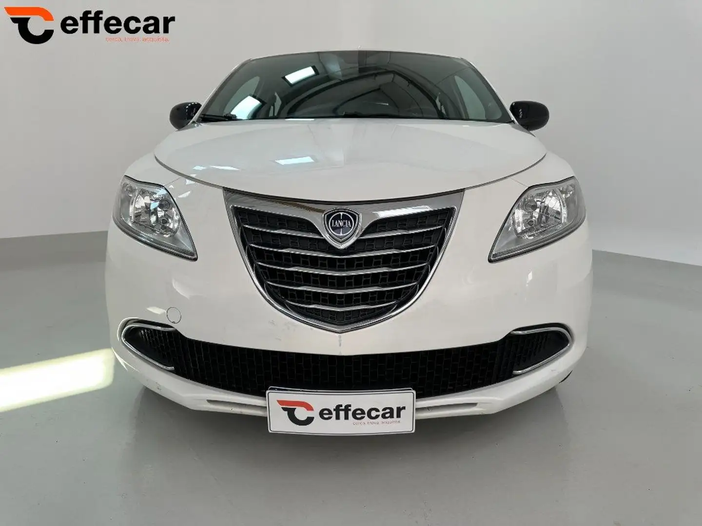 Lancia Ypsilon 1.2 69 CV 5 P NEOPATENTATI Blanc - 2