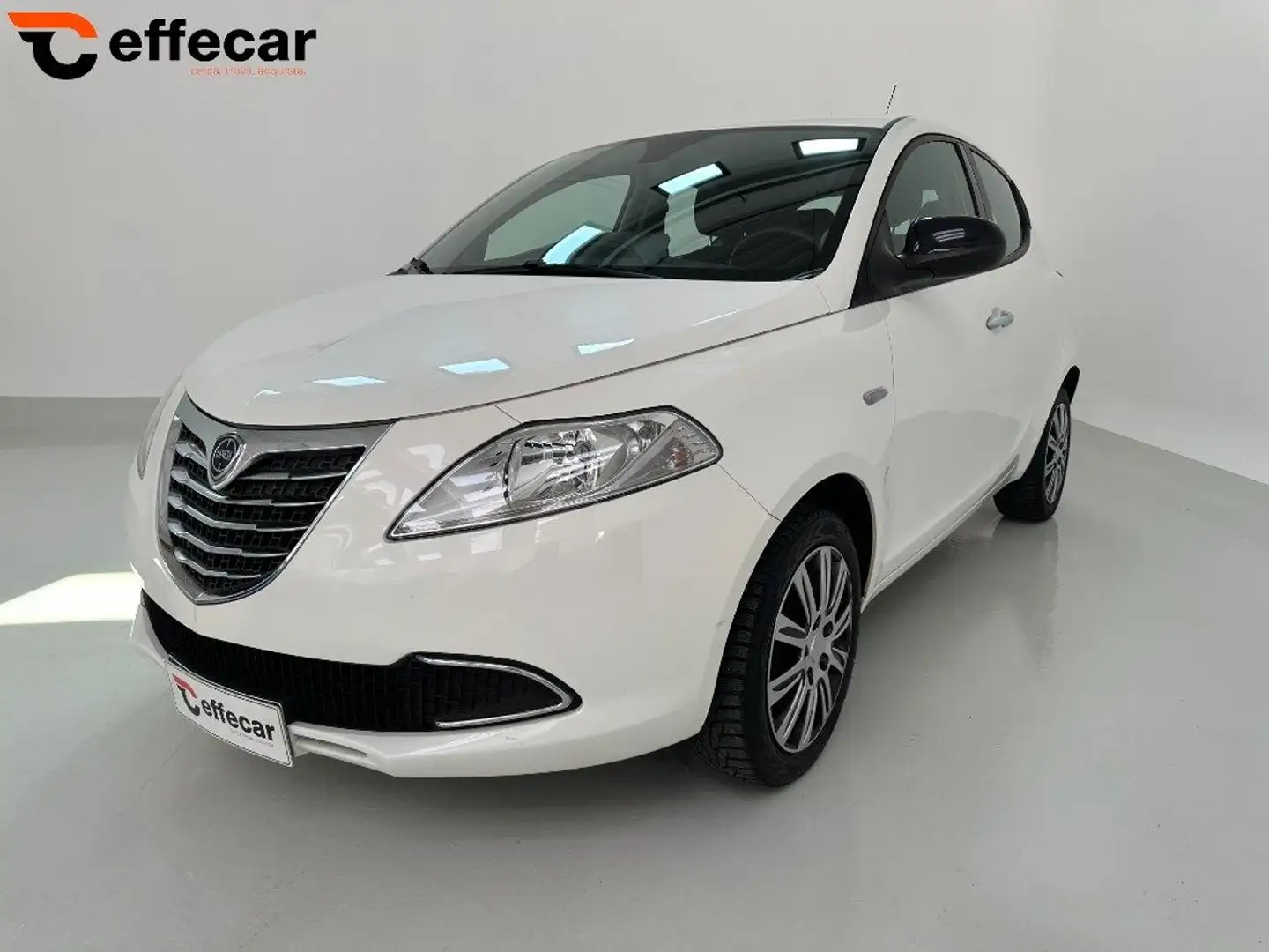 Lancia Ypsilon 1.2 69 CV 5 P NEOPATENTATI Blanc - 1
