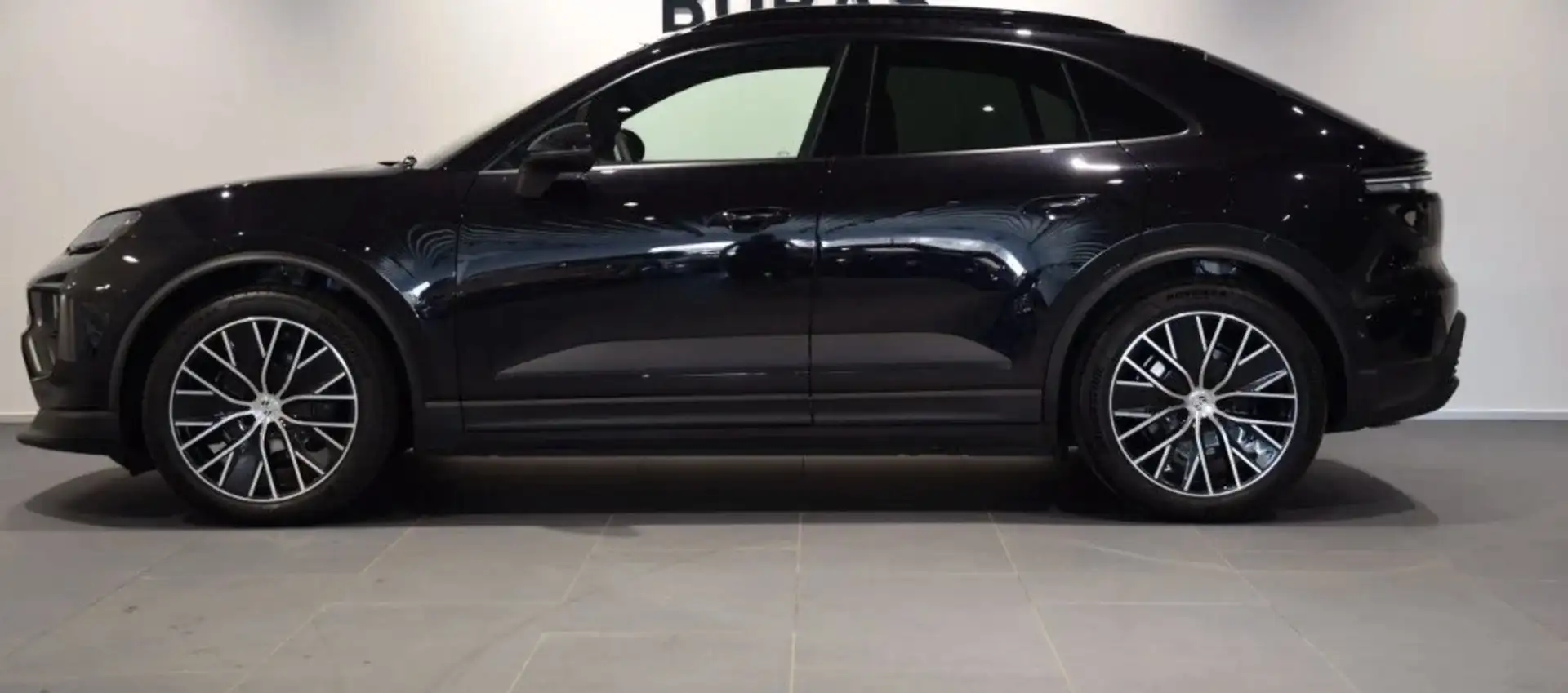 Porsche Macan Electric 4 Schwarz - 2