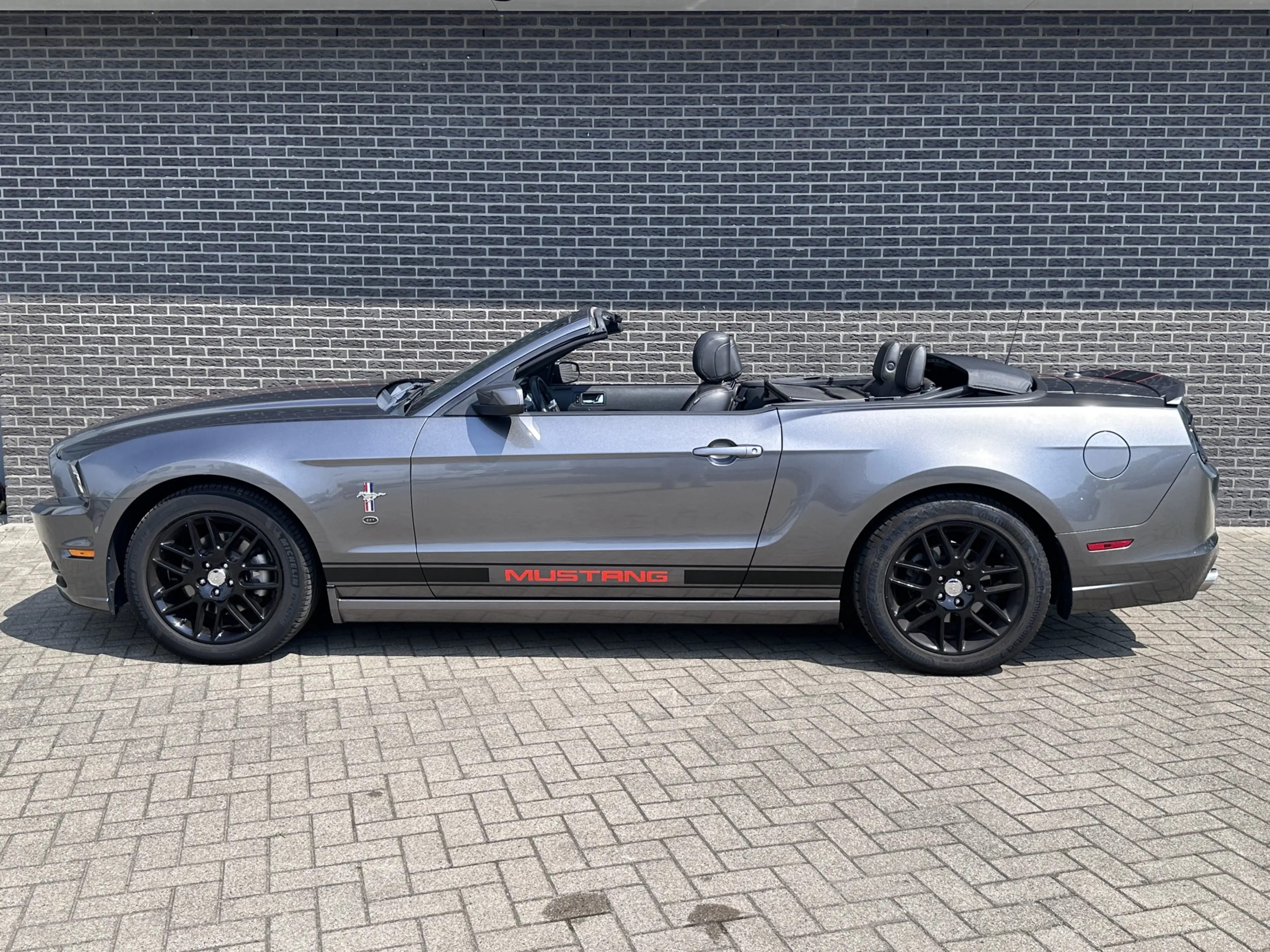 Ford Mustang USA 3.7 V6 — photo 18