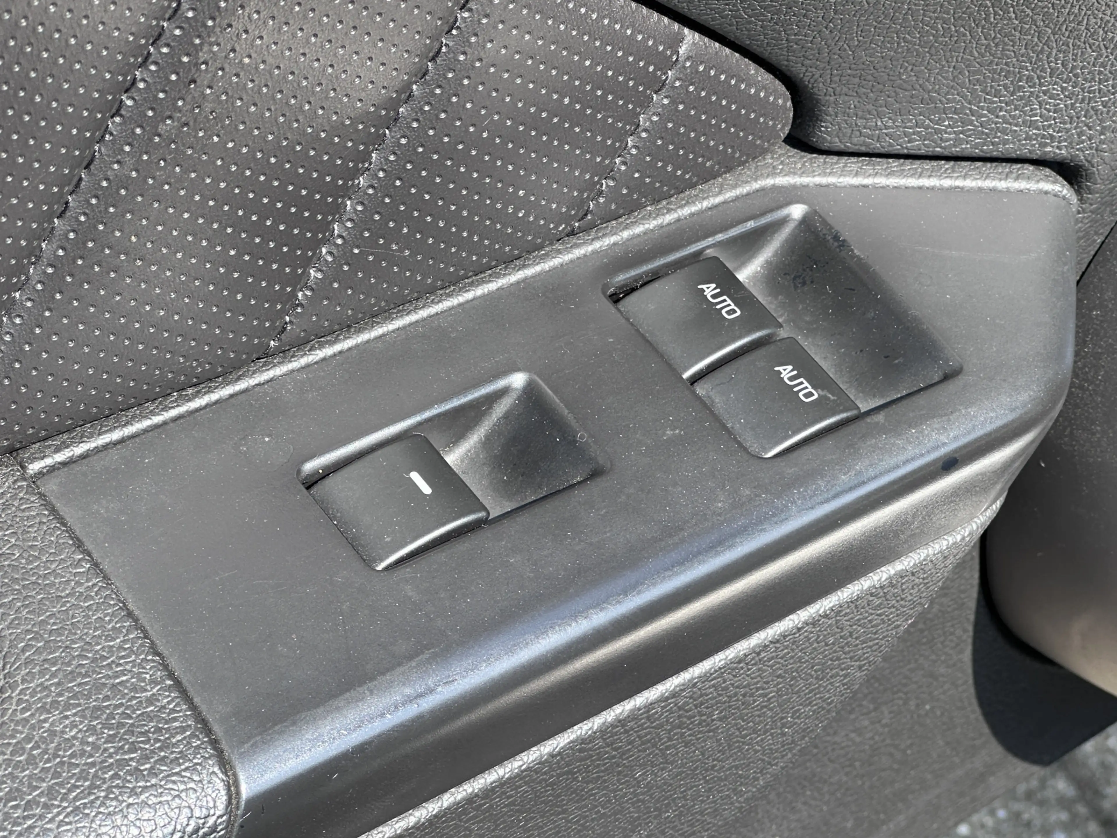 Ford Mustang USA 3.7 V6 — photo 28