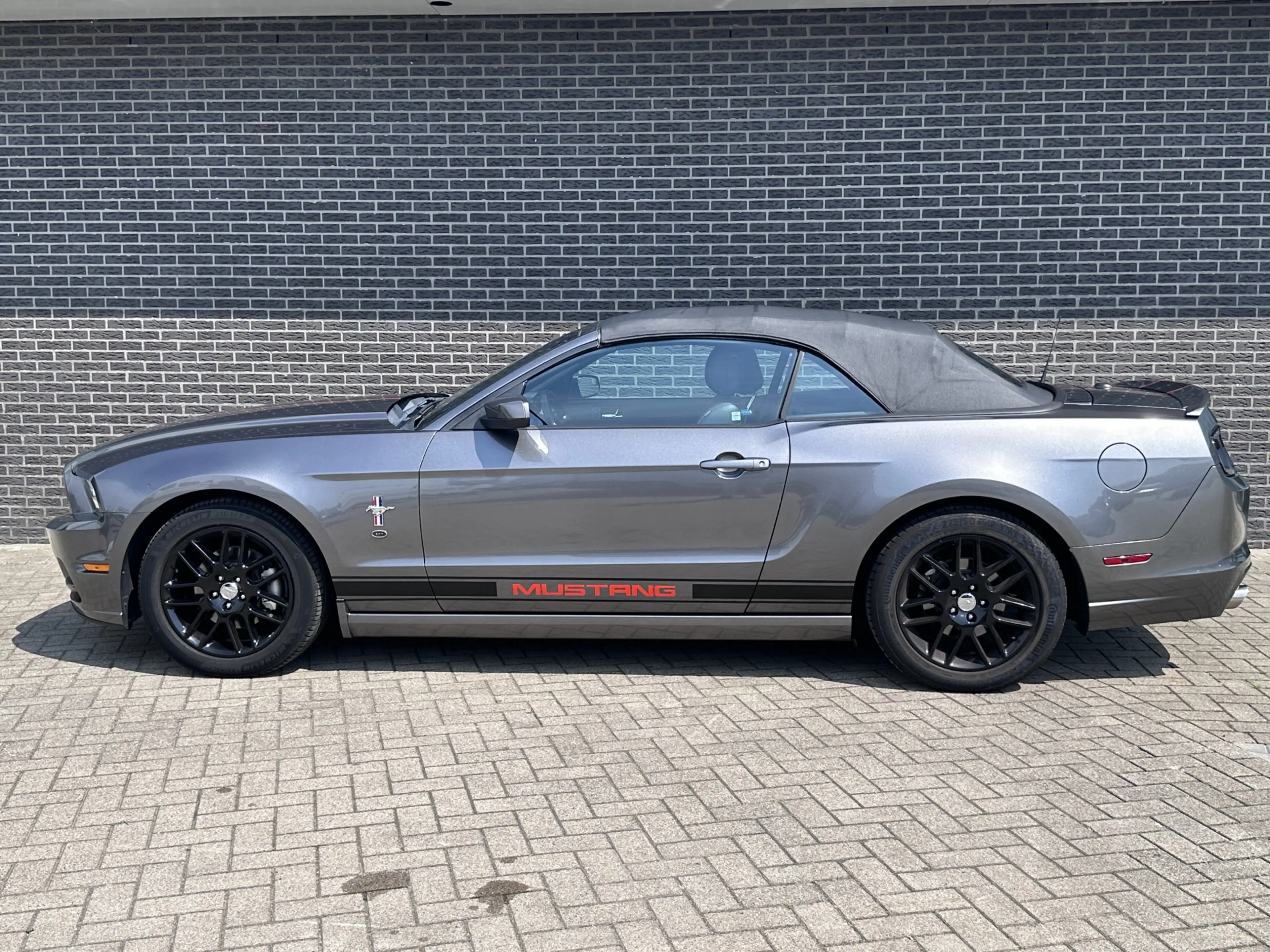 Ford Mustang USA 3.7 V6 — photo 14