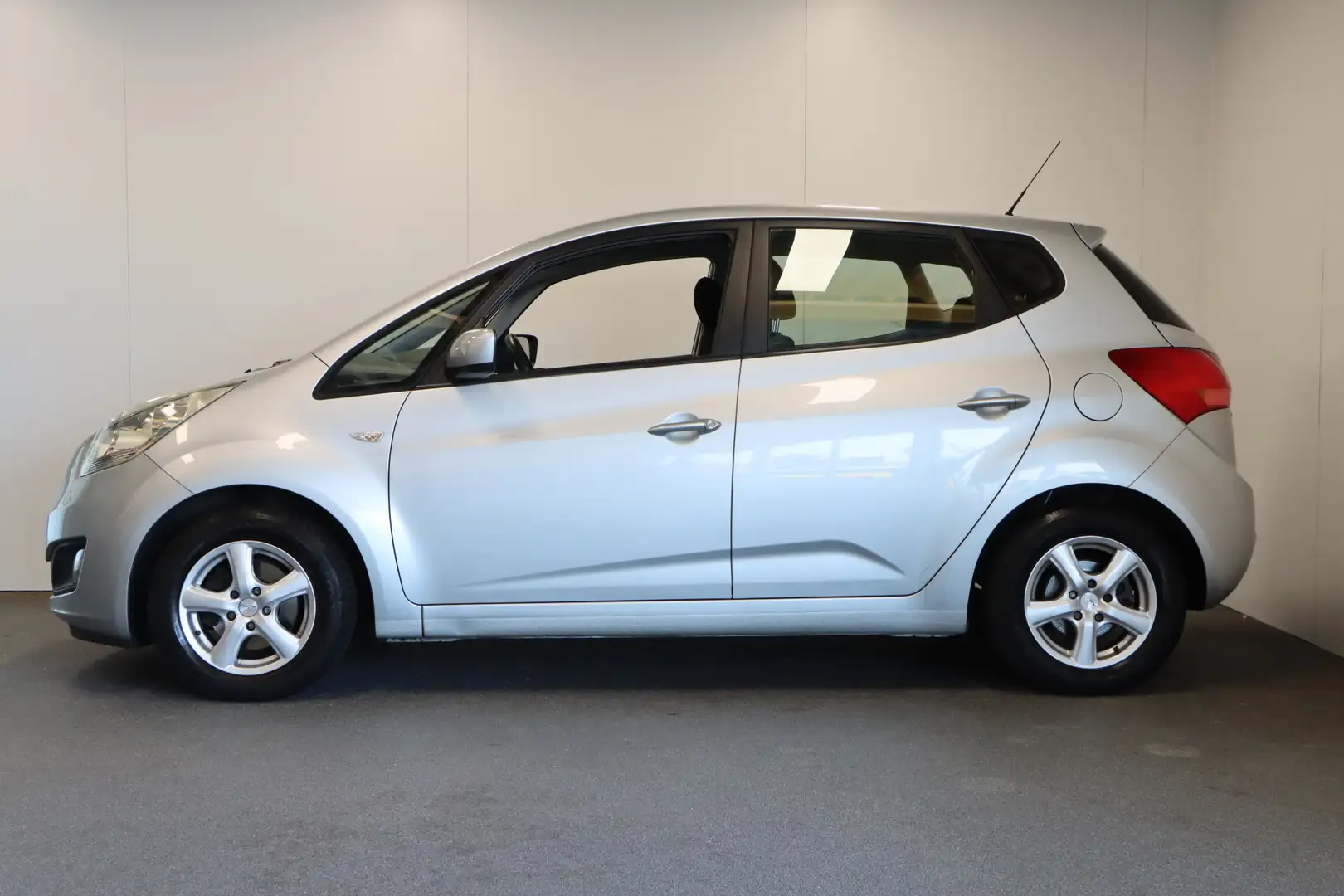 Kia Venga 1.6 CVVT X-tra AUTOMAAT Trekhaak Gris - 2