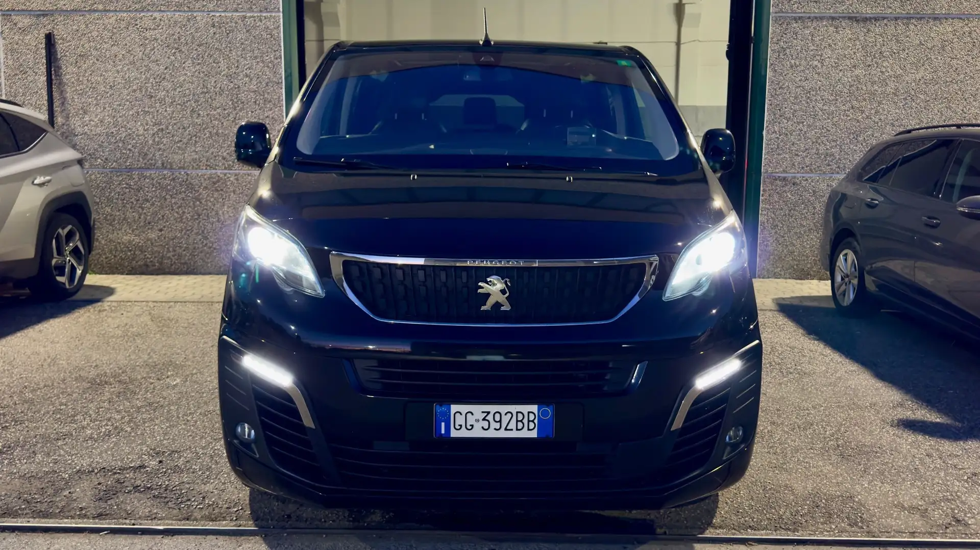 Peugeot Traveller PEUGEOT TRAVELLER 2.0 BLUEHDI LONG BUSINESS VIP 17 Nero - 2