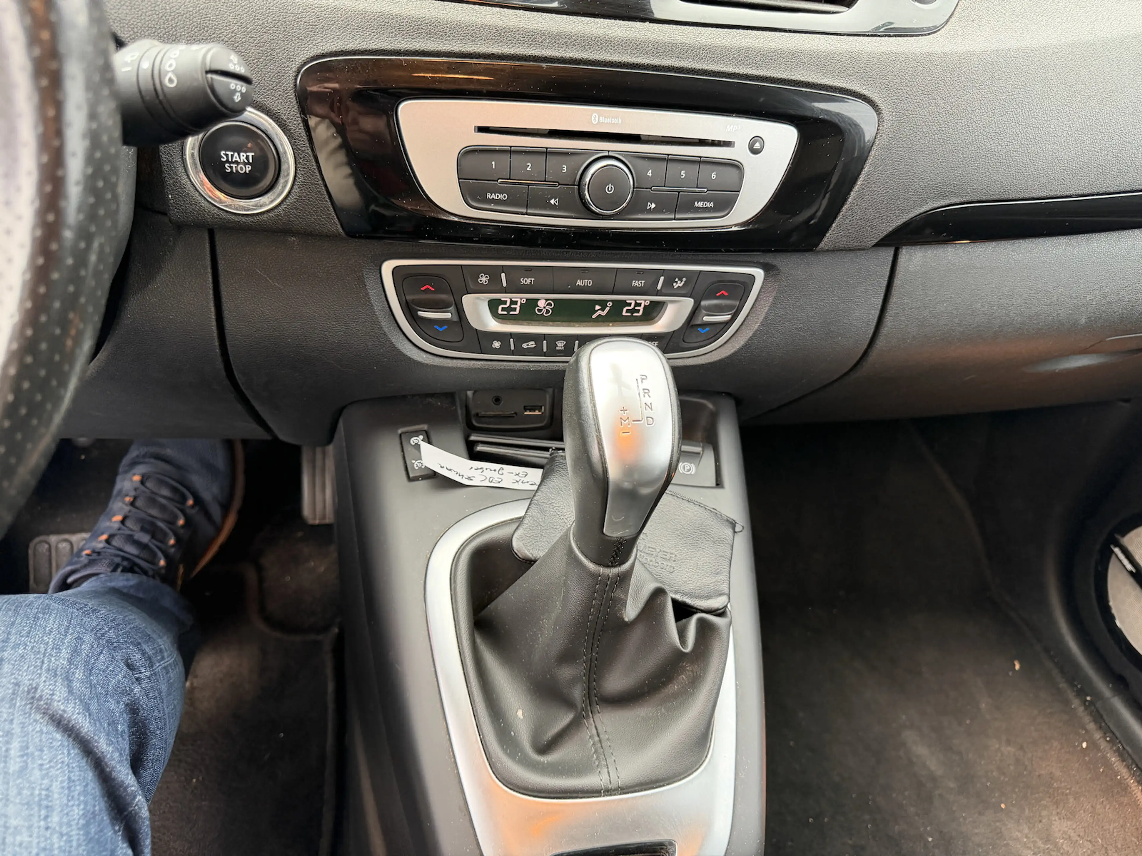 Renault Scenic BOSE Edition Aut.Navi PDC SHZ AHK — photo 10